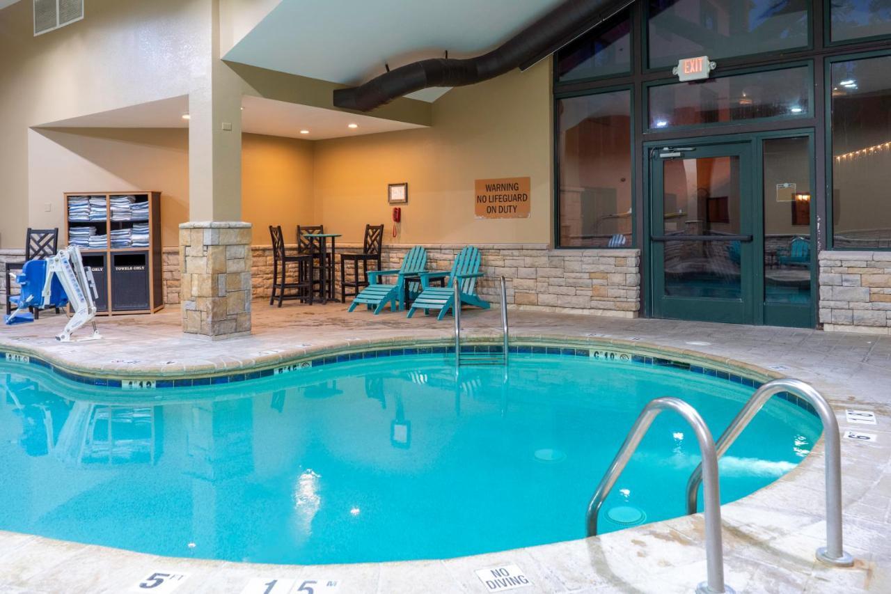 The Grand Hotel At The Grand Canyon Tusayan Dış mekan fotoğraf Indoor pool at the Best Western Premier Executive Residency San Antonio Airport