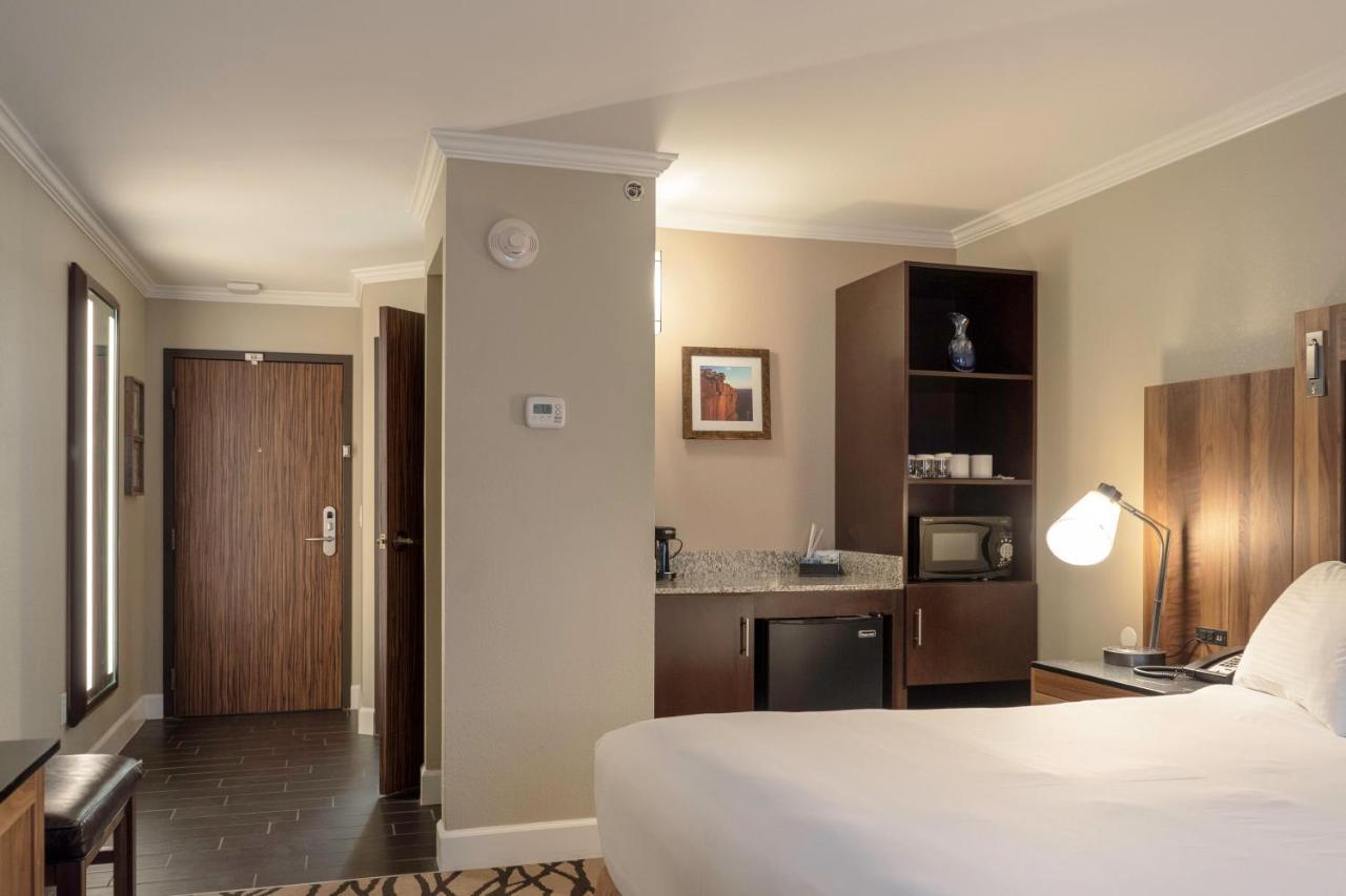 The Grand Hotel At The Grand Canyon Tusayan Dış mekan fotoğraf A typical room at the Hilton London Paddington