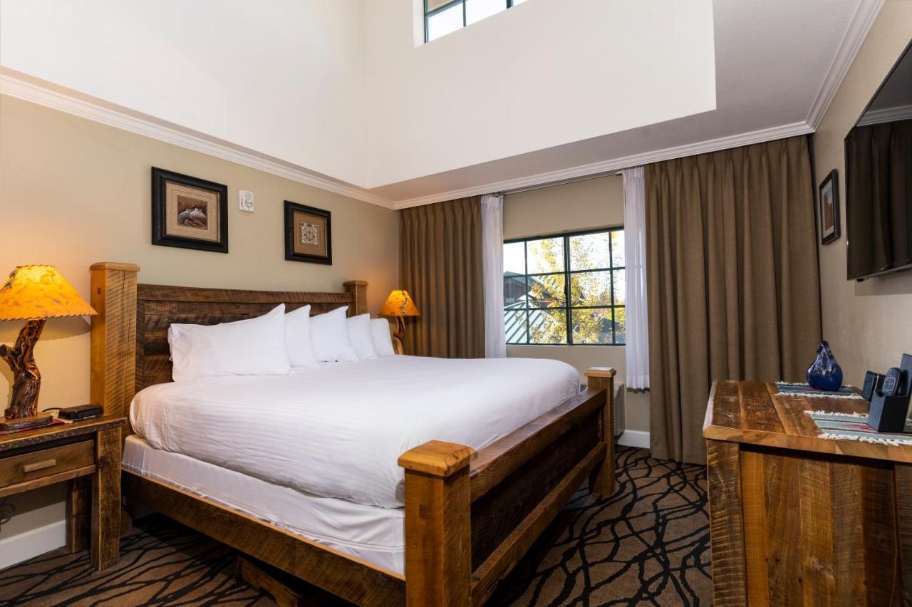 The Grand Hotel At The Grand Canyon Tusayan Dış mekan fotoğraf A bedroom at the Hotel Montana