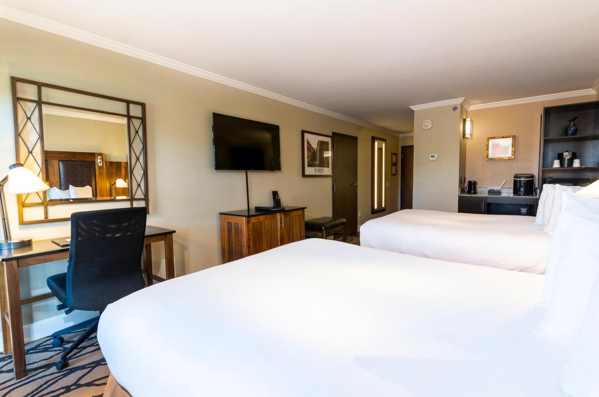 The Grand Hotel At The Grand Canyon Tusayan Dış mekan fotoğraf A room at the Hilton London Paddington