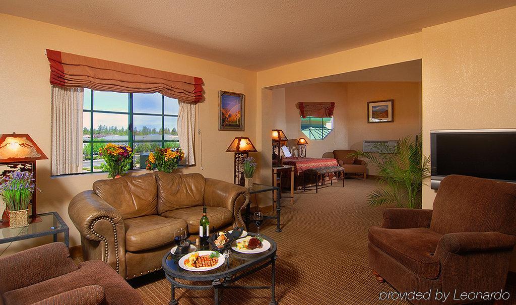 The Grand Hotel At The Grand Canyon Tusayan Oda fotoğraf A suite at the Inn at the Opera